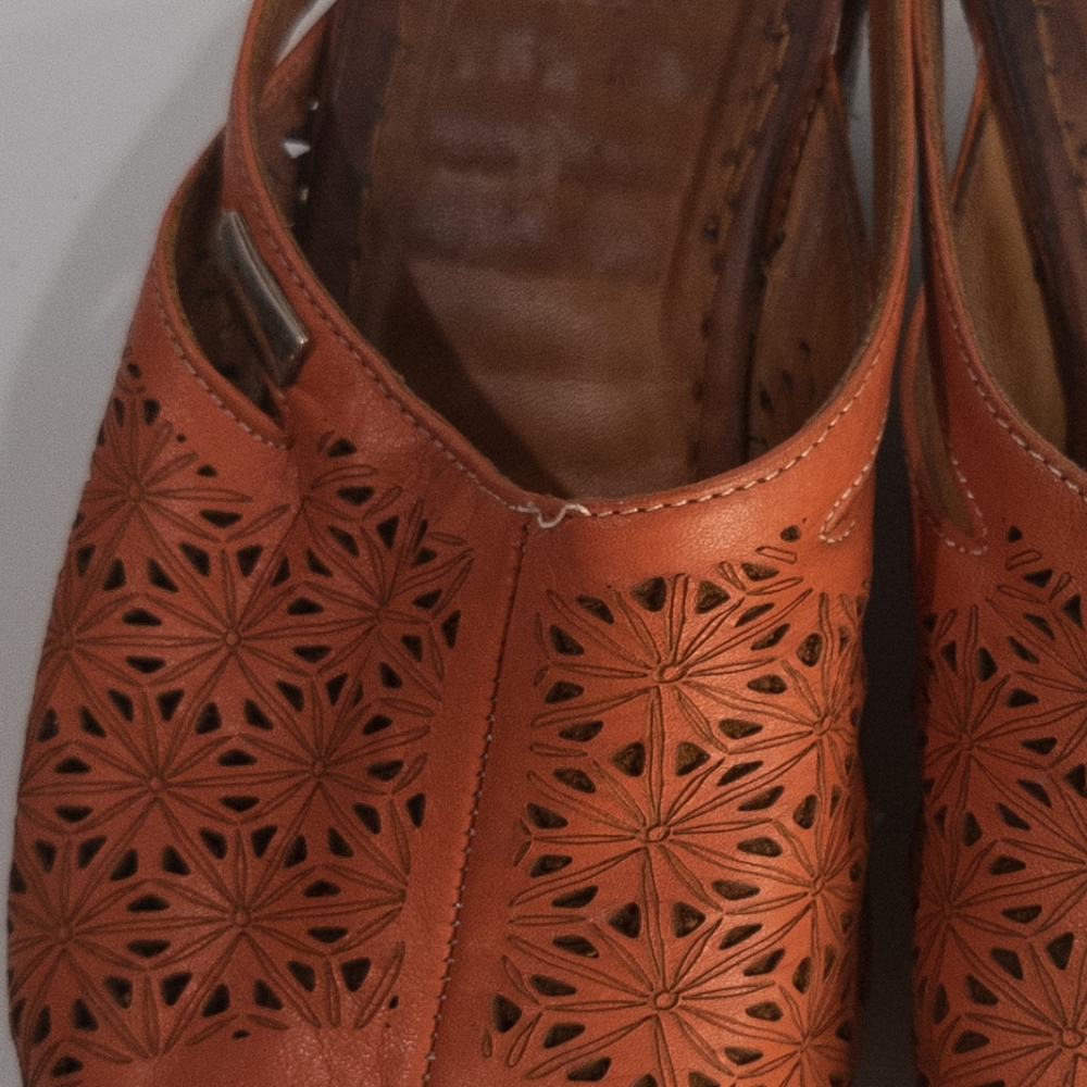Vintage Clog Sandals - Picture 4 of 10